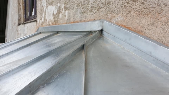 Karnap med zink tag i rheinzink