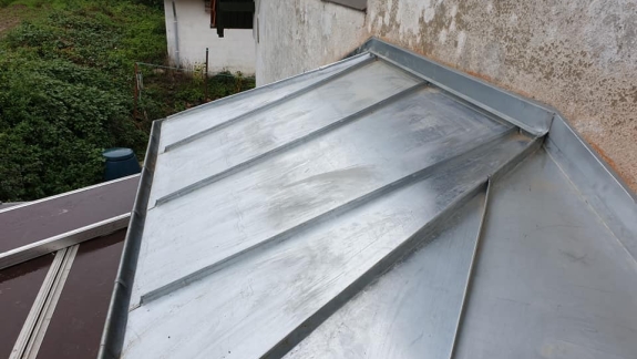 Karnap med tag i rheinzink