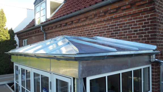 Zink tag på tilbygning i Svendborg